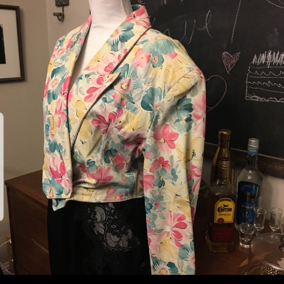 80s VINTAGE CROPPED FLORAL LEATHER JACKET - Picture 2 of 8